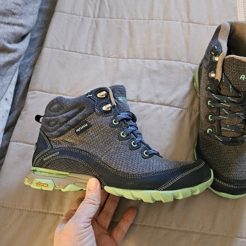 Ahnu Womens Navy & Mint Green Hiking Boots Size 6.5 - Picture 6 of 8